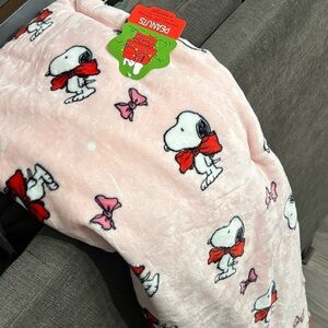 Peanuts Berkshire snoopy red ribbon Snoopy Pink velvet soft cozy blanket throw